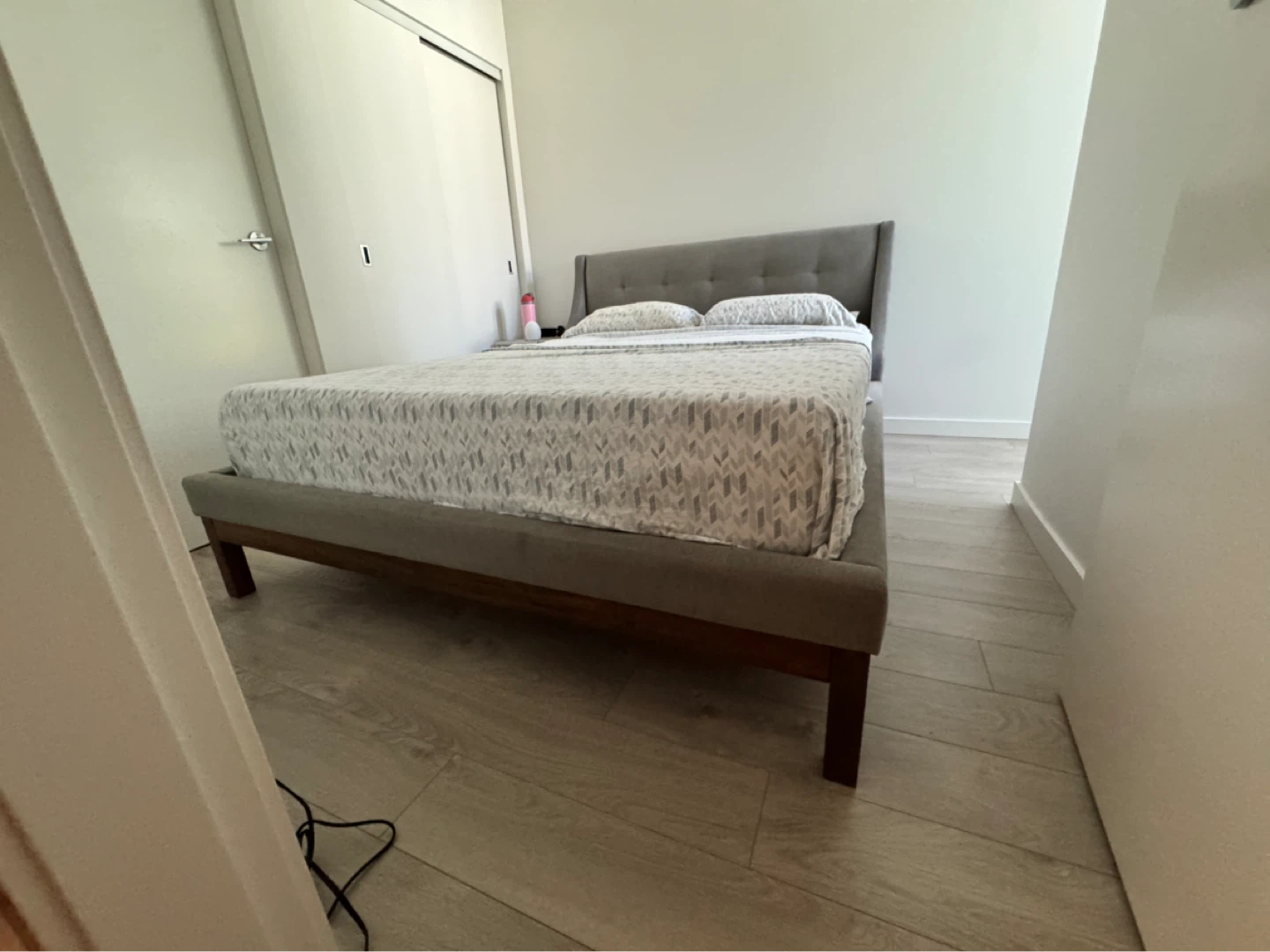 MOVING SALE- Queen size- Grey Upholstered Wingback Bed Frame - photo 4
