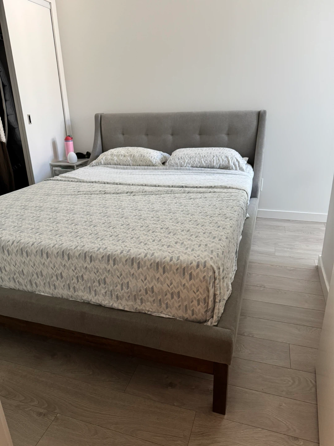 MOVING SALE- Queen size- Grey Upholstered Wingback Bed Frame - photo 5