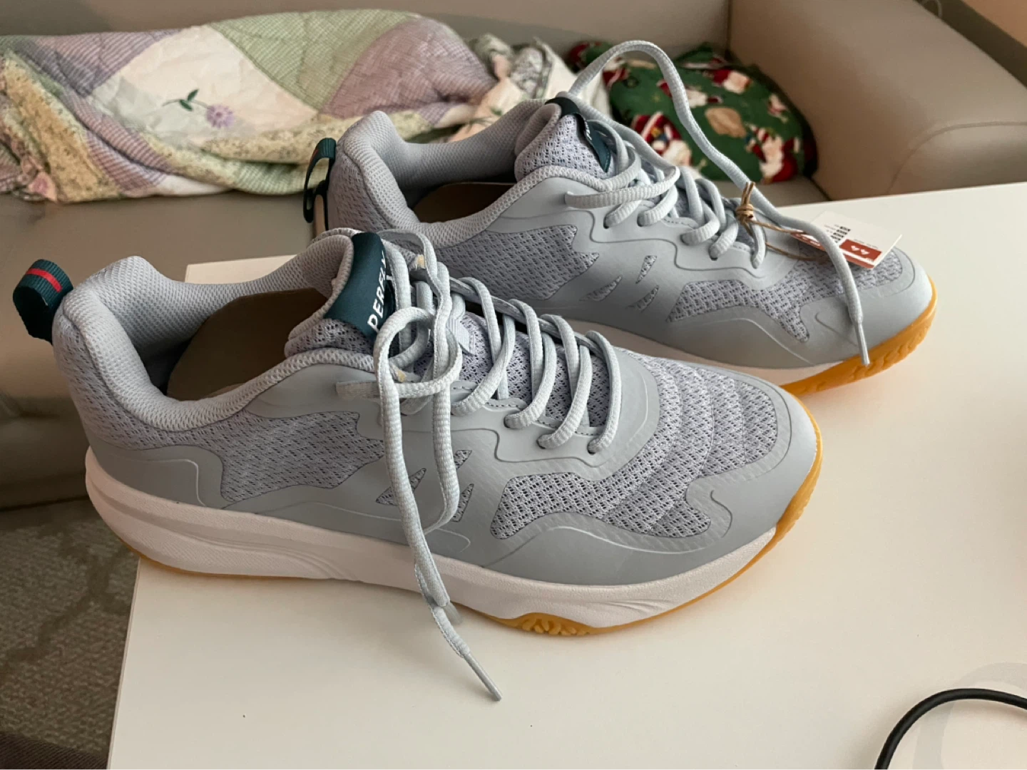 Deppell Grey men size 10 badminton shoes ⚽