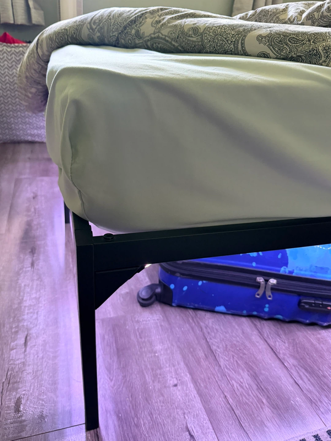 Queen size mattress & Bedframe - photo 2
