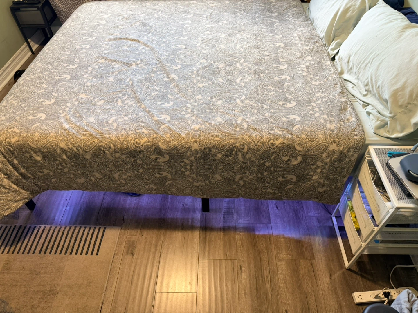 Queen size mattress & Bedframe - photo 4