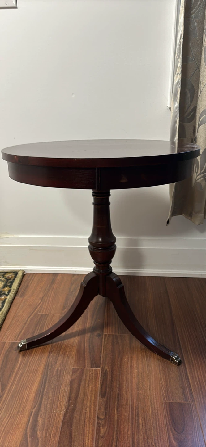 Round Pedestal Side Table