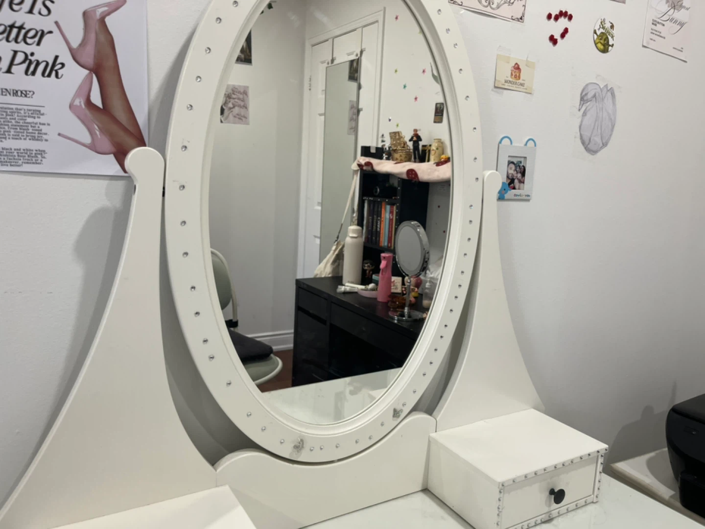 White Vanity Table with Oval Mirror and Lights - photo 3
