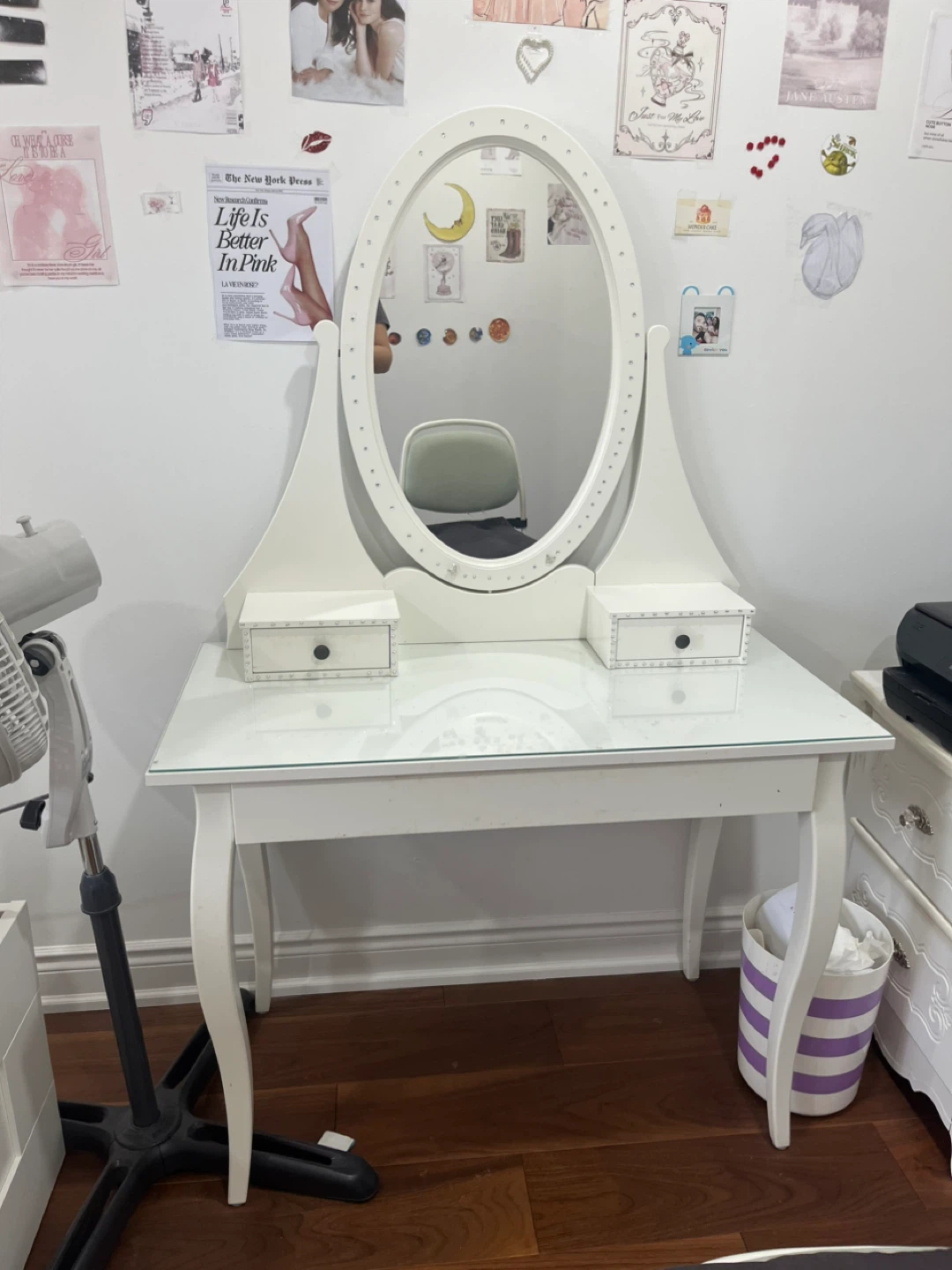 White Vanity Table with Oval Mirror and Lights - photo 4