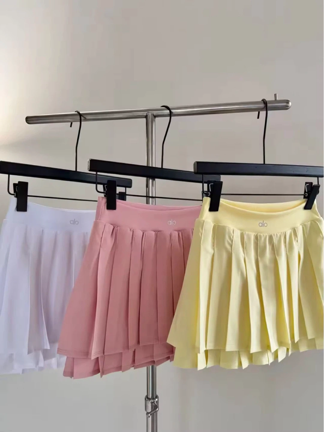 Alo Yoga Skirt - Pink, Yellow, White
