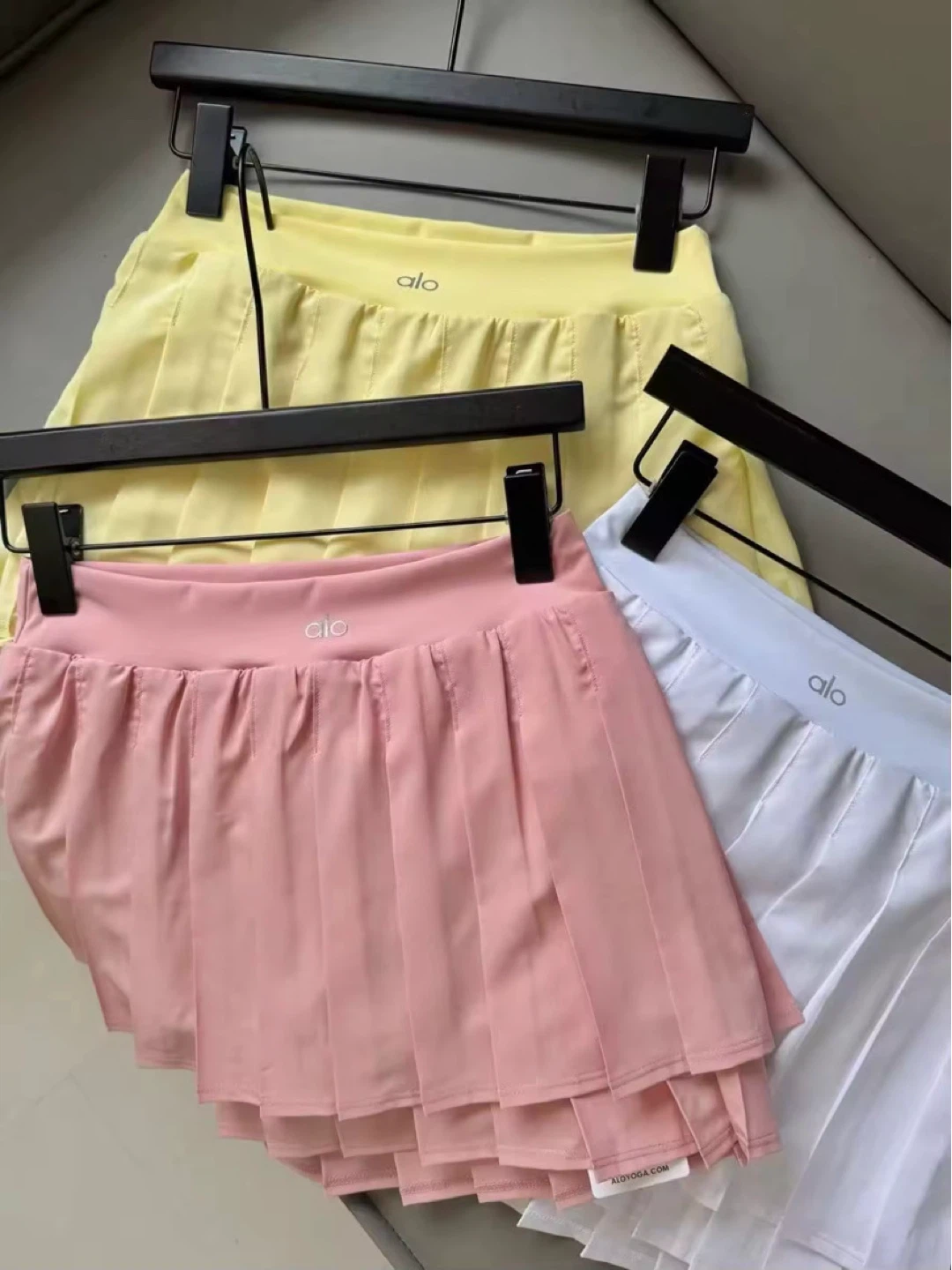 Alo Yoga Skirt - Pink, Yellow, White - photo 2