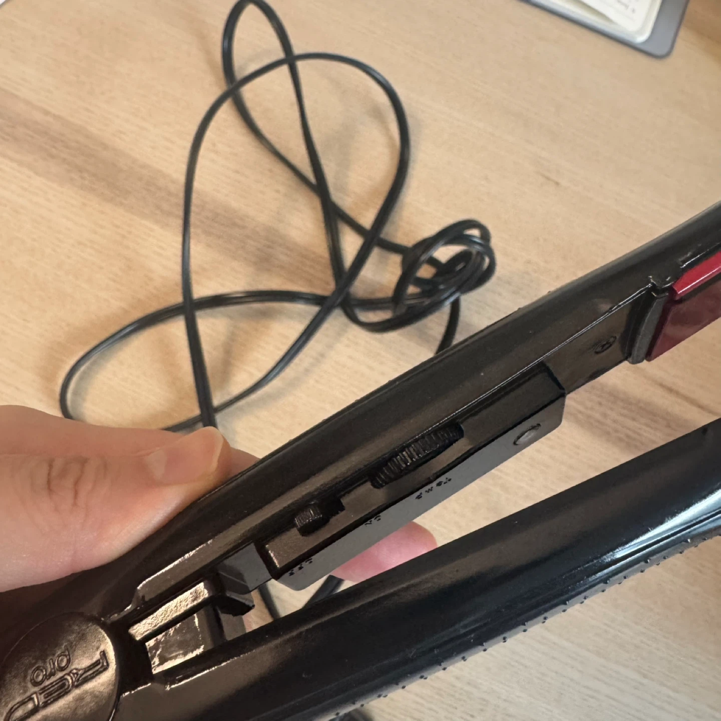 RED Pro Silicone Flat Iron 1” — $10 Moving Sale - photo 4