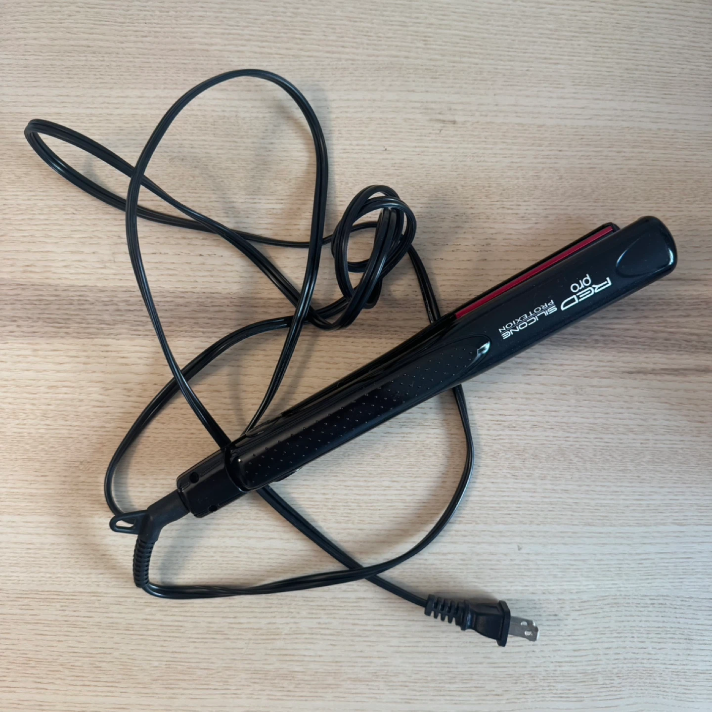 RED Pro Silicone Flat Iron 1” — $10 Moving Sale - photo 3