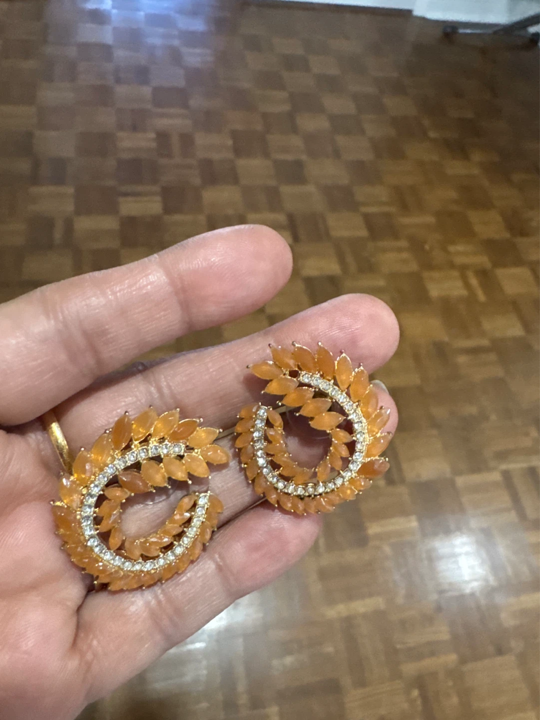 ⚽️Orange Leaf Design Hoop Earrings with Rhinestones