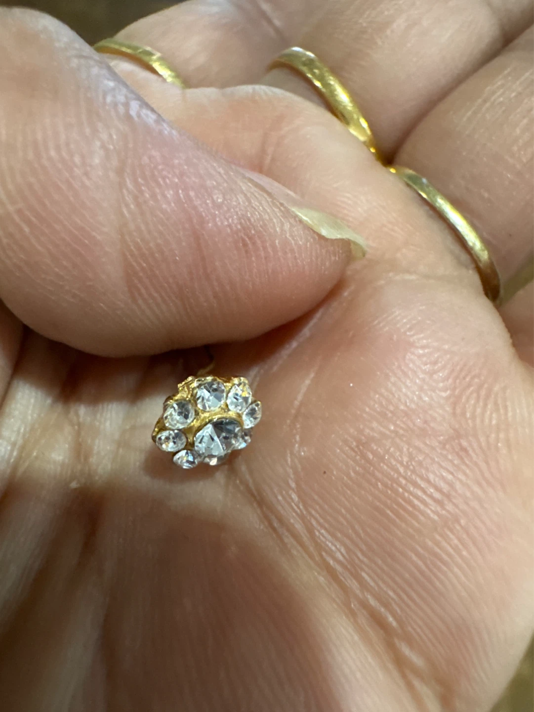 ⚽️Gold Flower nose pin with Clear Stones - photo 3
