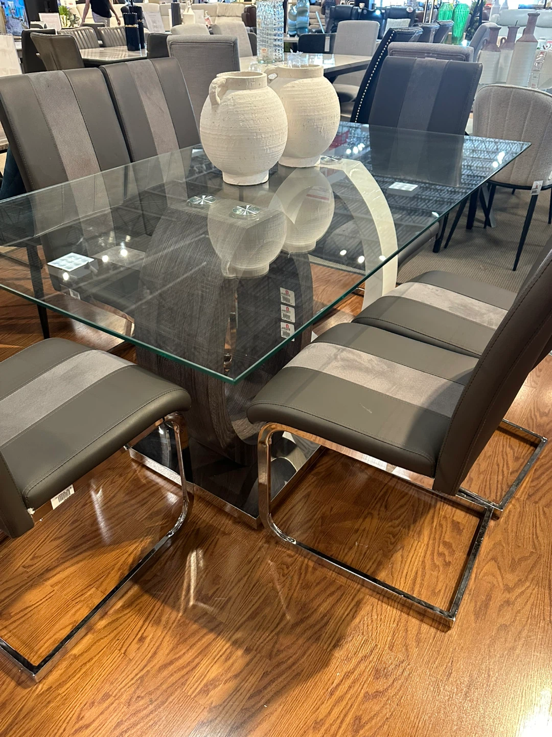 Dining table with 6 chairs