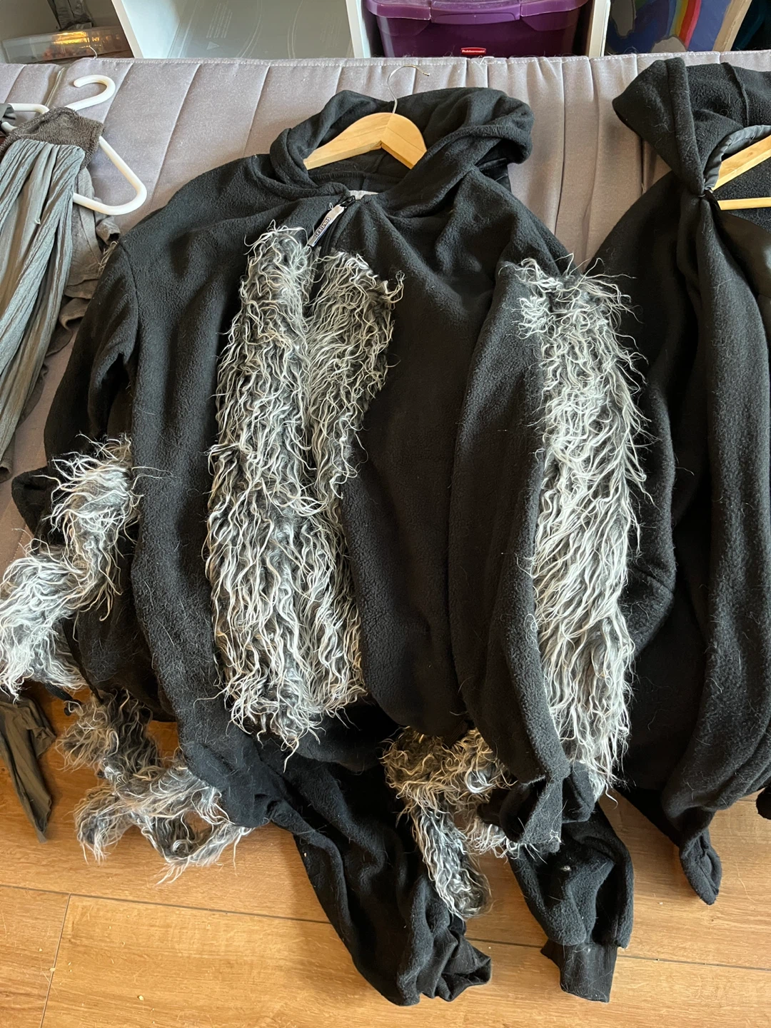 6 assorted costumes - photo 3