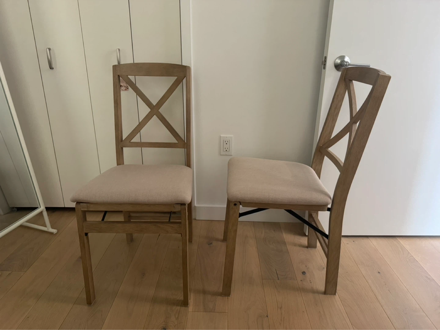 Linon X-Back Folding Dining Chairs x2 Like New - photo 2