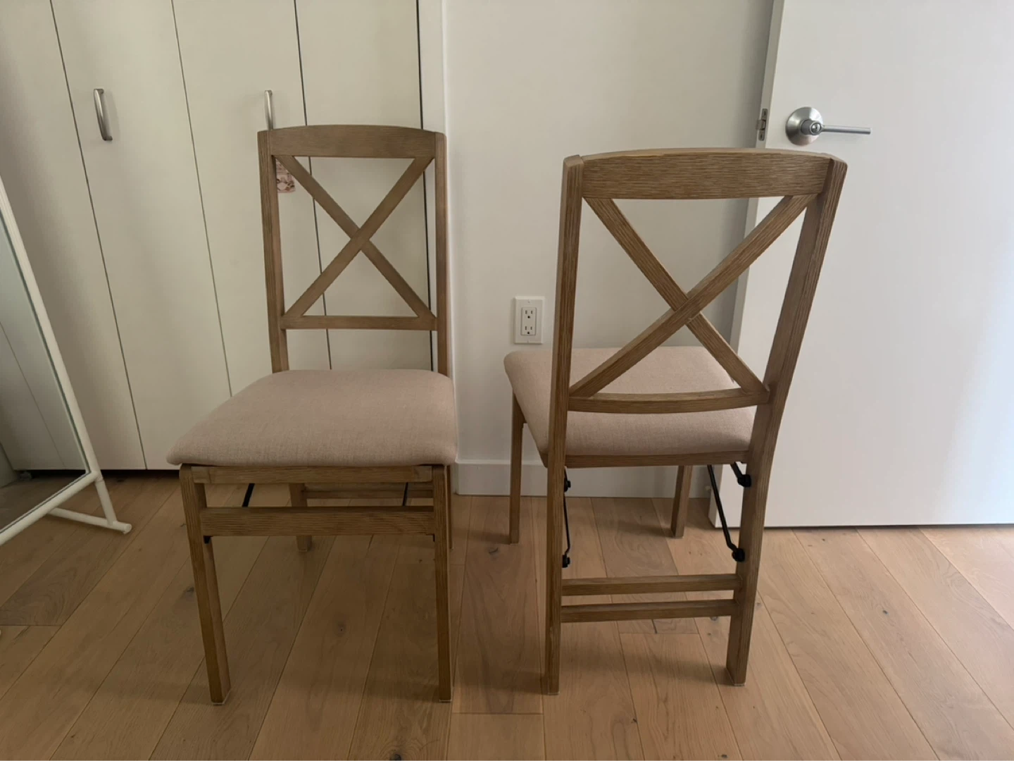 Linon X-Back Folding Dining Chairs x2 Like New - photo 3