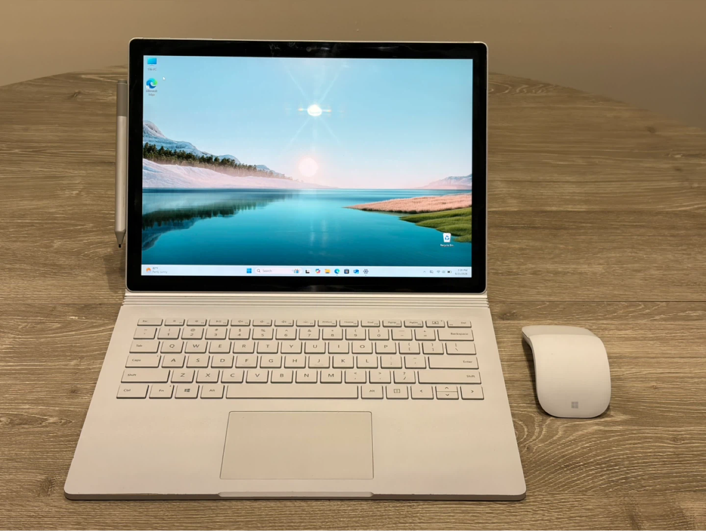 Microsoft Surface Book 2 13" Laptop — i5 / 8GB / 256Gb SSD