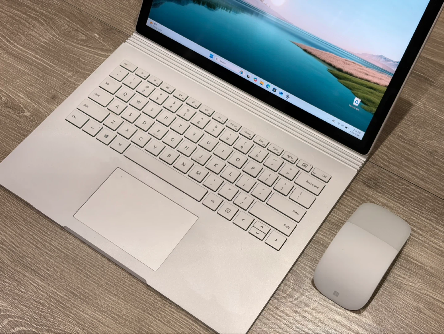 Microsoft Surface Book 2 13" Laptop — i5 / 8GB / 256Gb SSD - photo 2