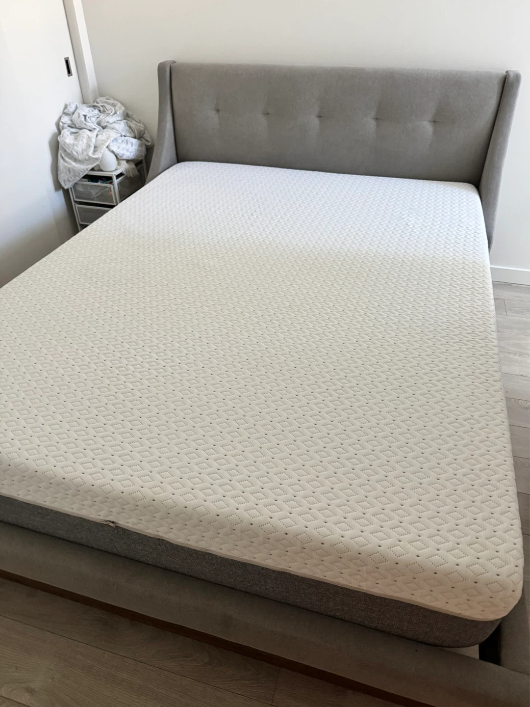 MOVING SALE -ENDY Mattress - Queen size, medium firm - photo 2