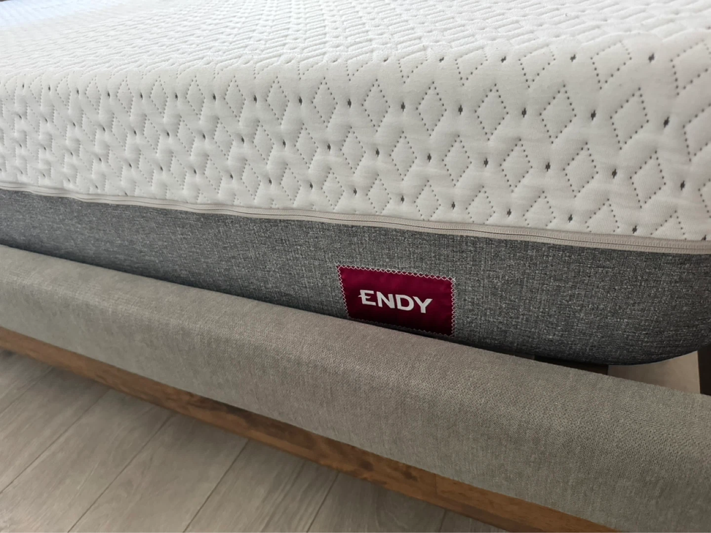 MOVING SALE -ENDY Mattress - Queen size, medium firm - photo 3