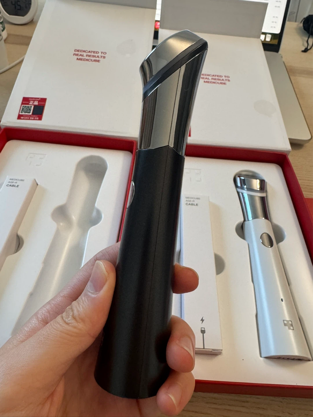 Medicube AGE-R Booster-H + ATS Air Shot Set $100 — Moving Sale - photo 4