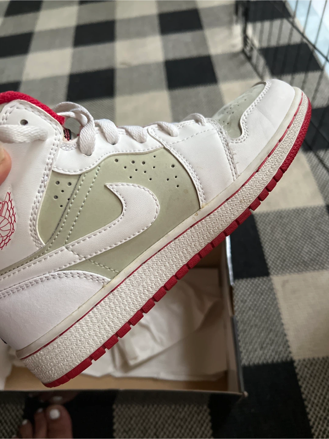 Air Jordan 1 Mid Hare Sneakers