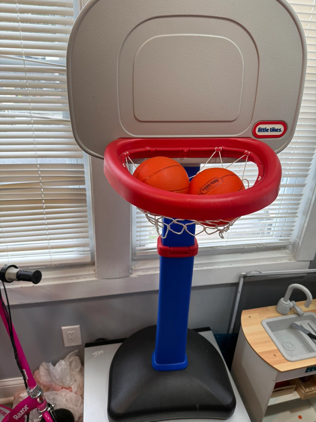 Little Tikes Easy Score Basketball Hoop Set