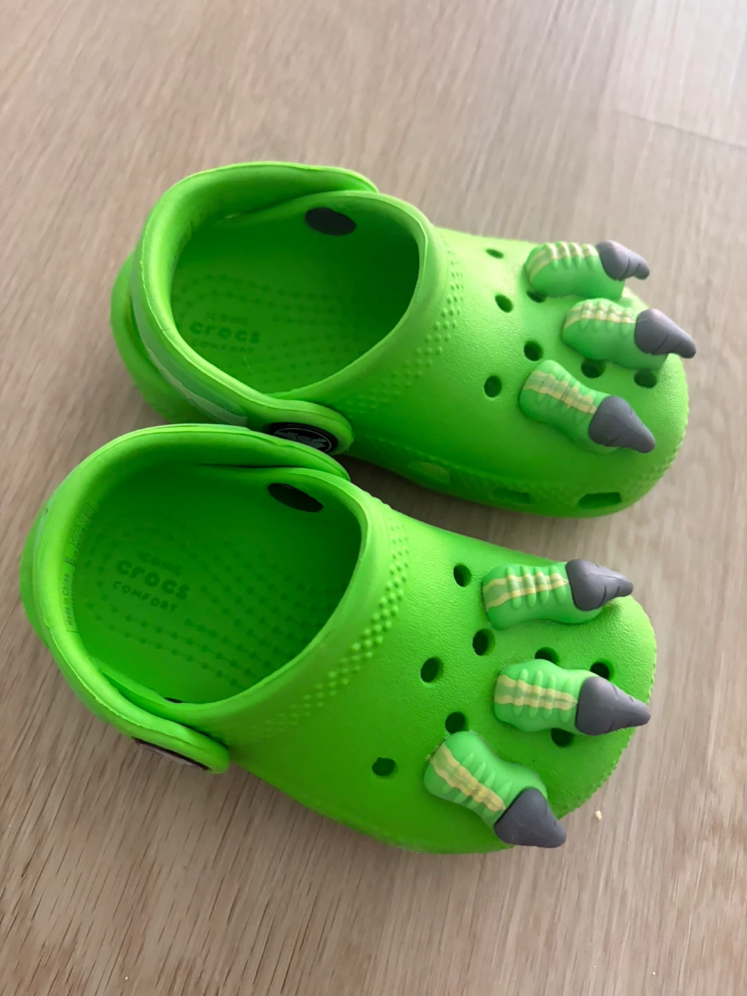 Kids' Green Crocs with Dinosaur Claws - Size 5 - photo 2