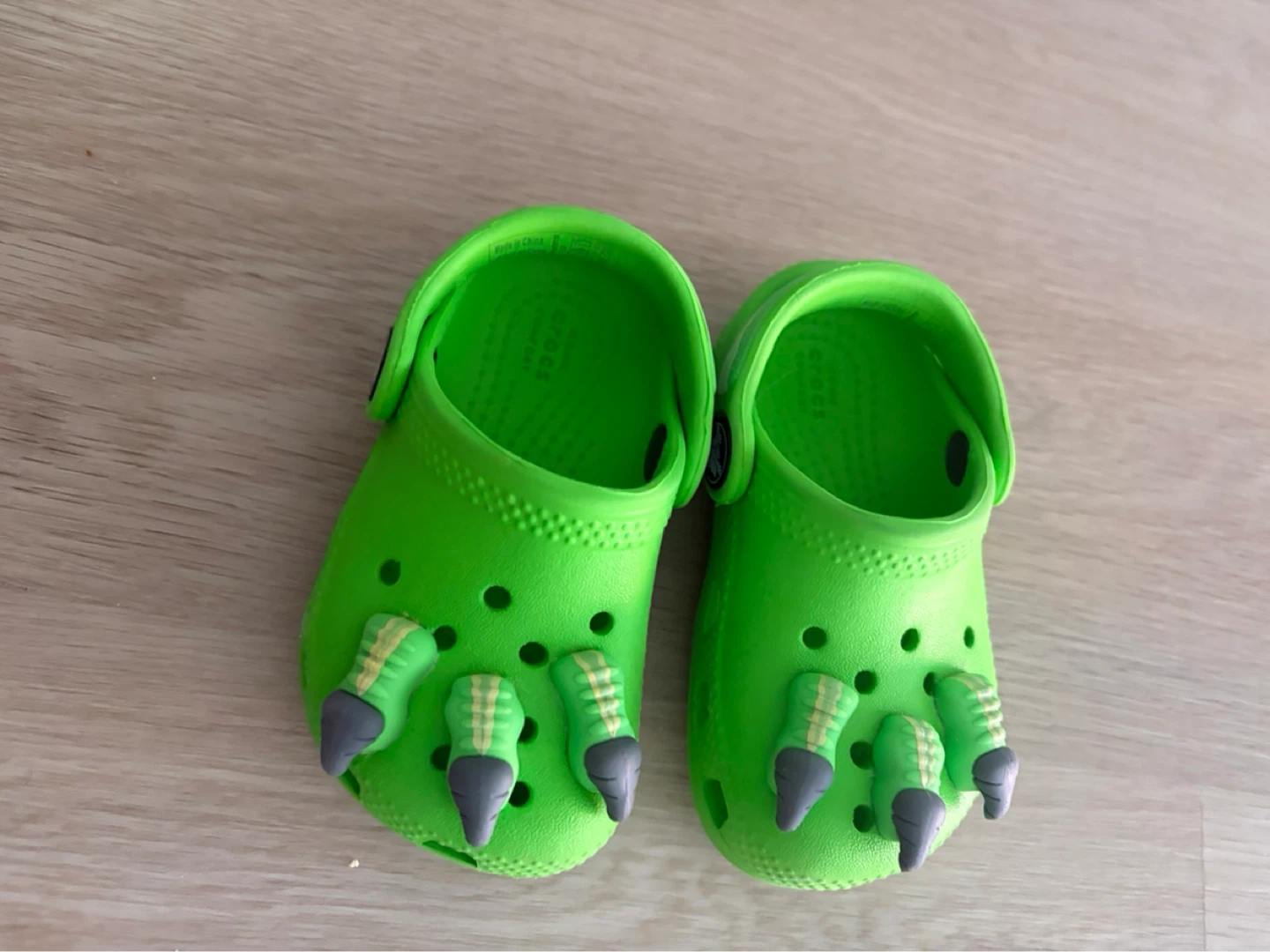 Kids' Green Crocs with Dinosaur Claws - Size 5 - photo 5
