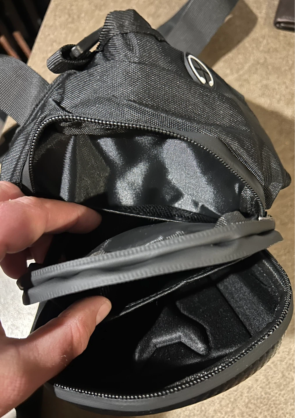 Black Leg Bag with Carbon Fibre Design - photo 4