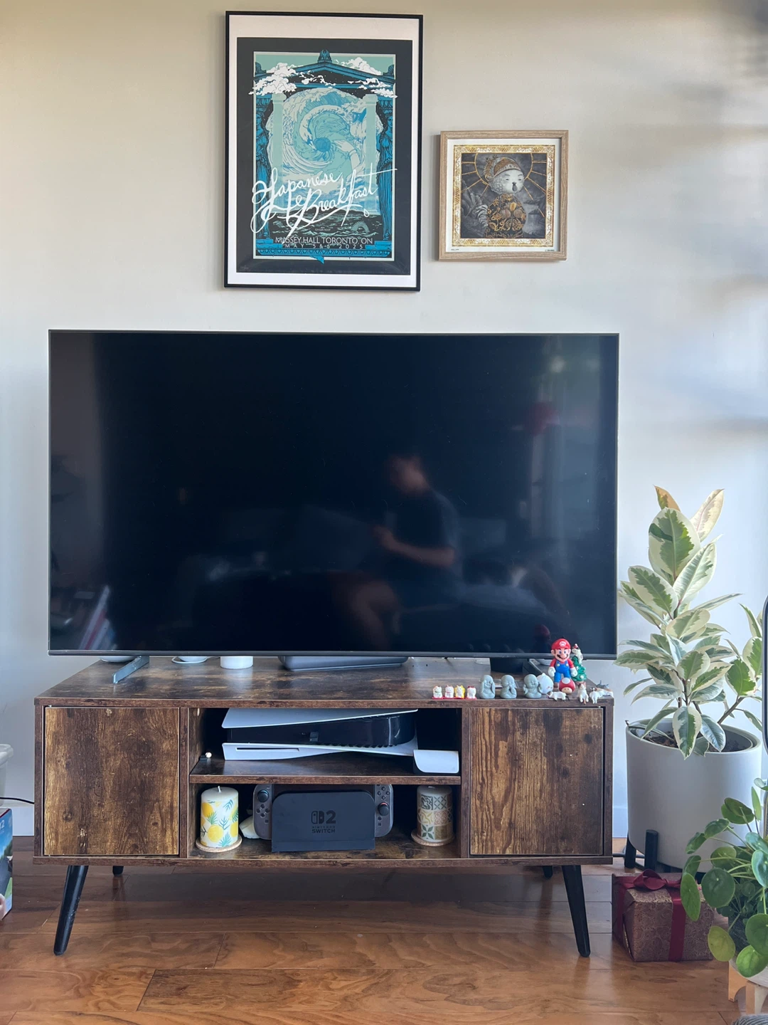TV stand - size compatible up to 55" TV