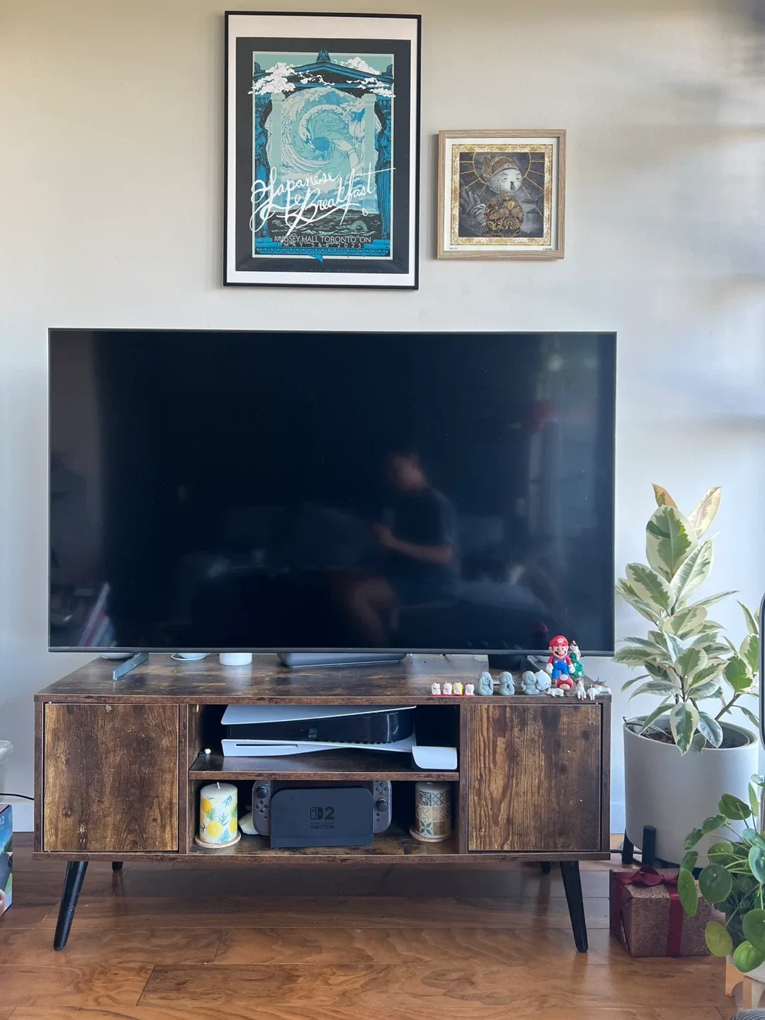 TV stand - size compatible up to 55" TV