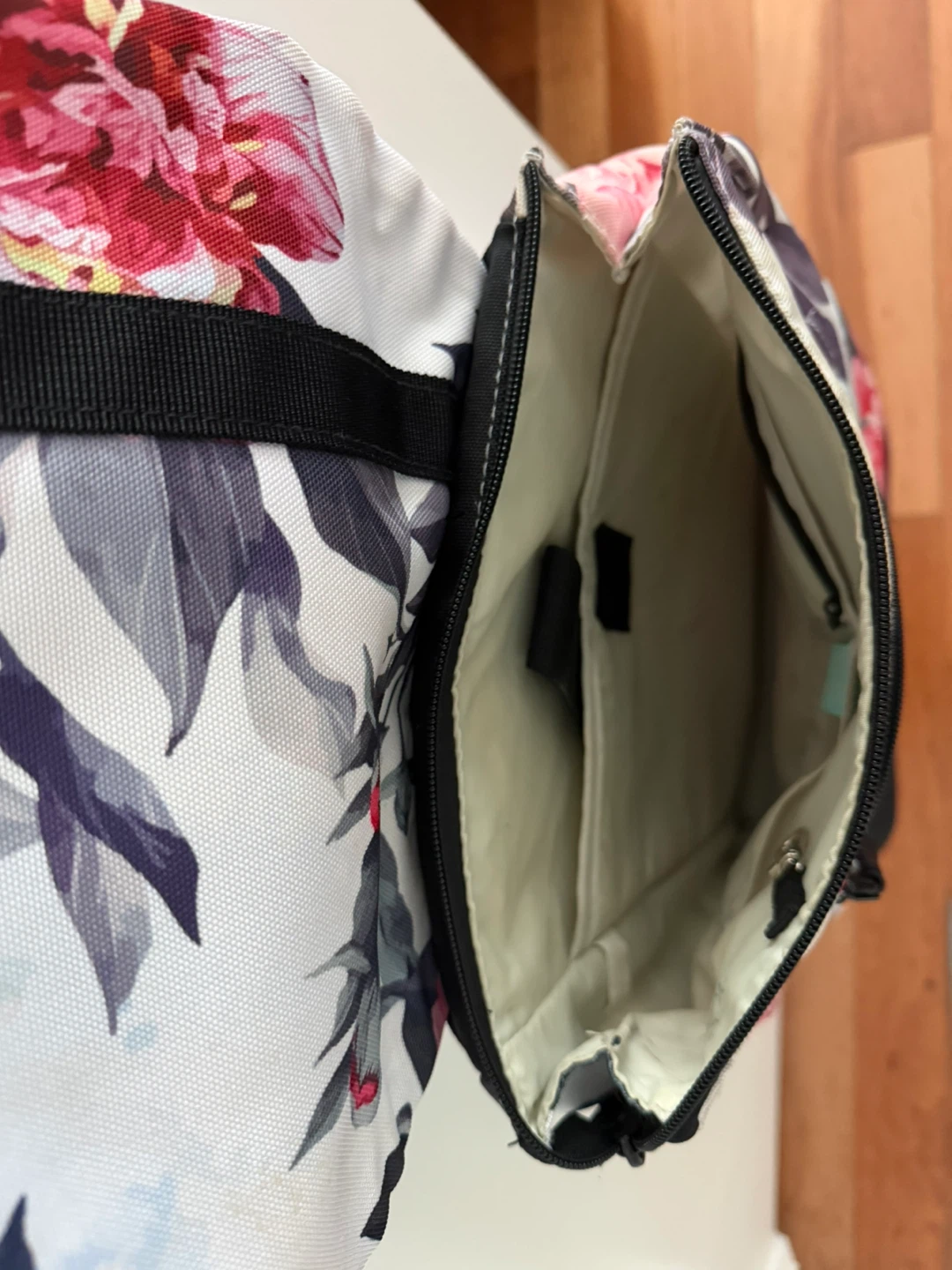 Ela Mo Floral Backpack – Excellent Condition - photo 3