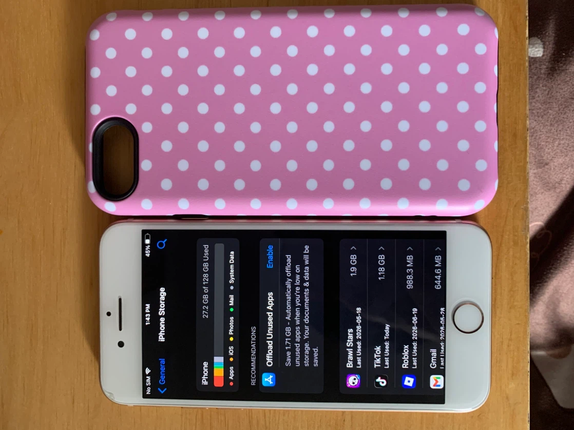 iPhone 8 - photo 2