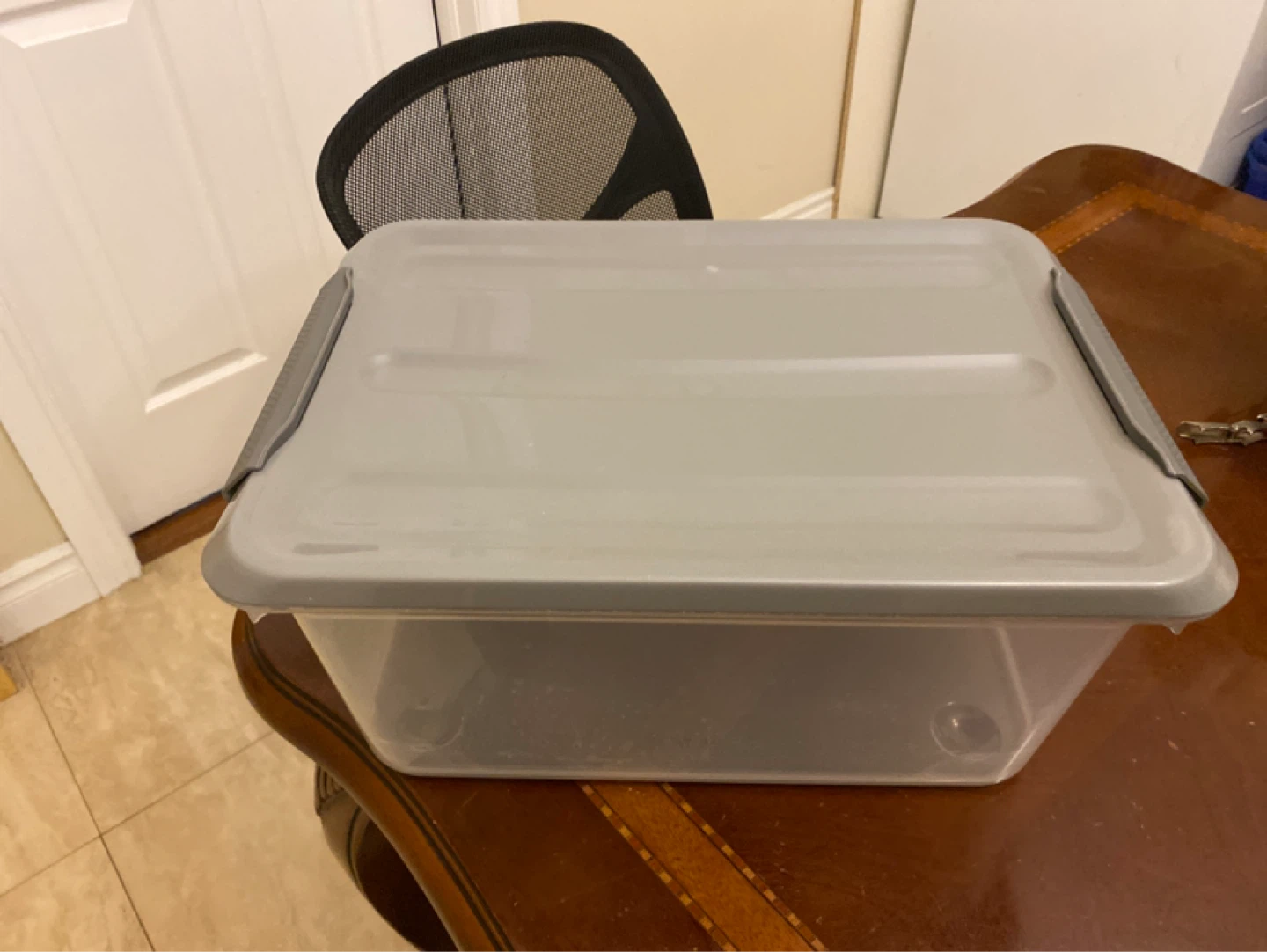 ❗️6/22 Must Go❗️Plastic Storage Bin with Lid