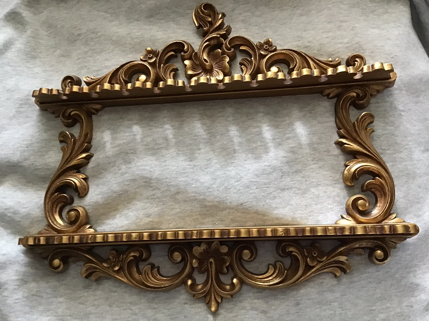 Syroco Gold Ornate Frame for holding spoons