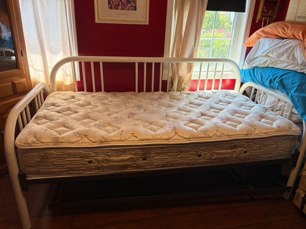 White Metal Daybed Frame with Mattress