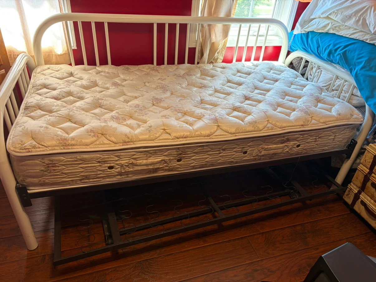 White Metal Daybed Frame with Mattress - photo 2
