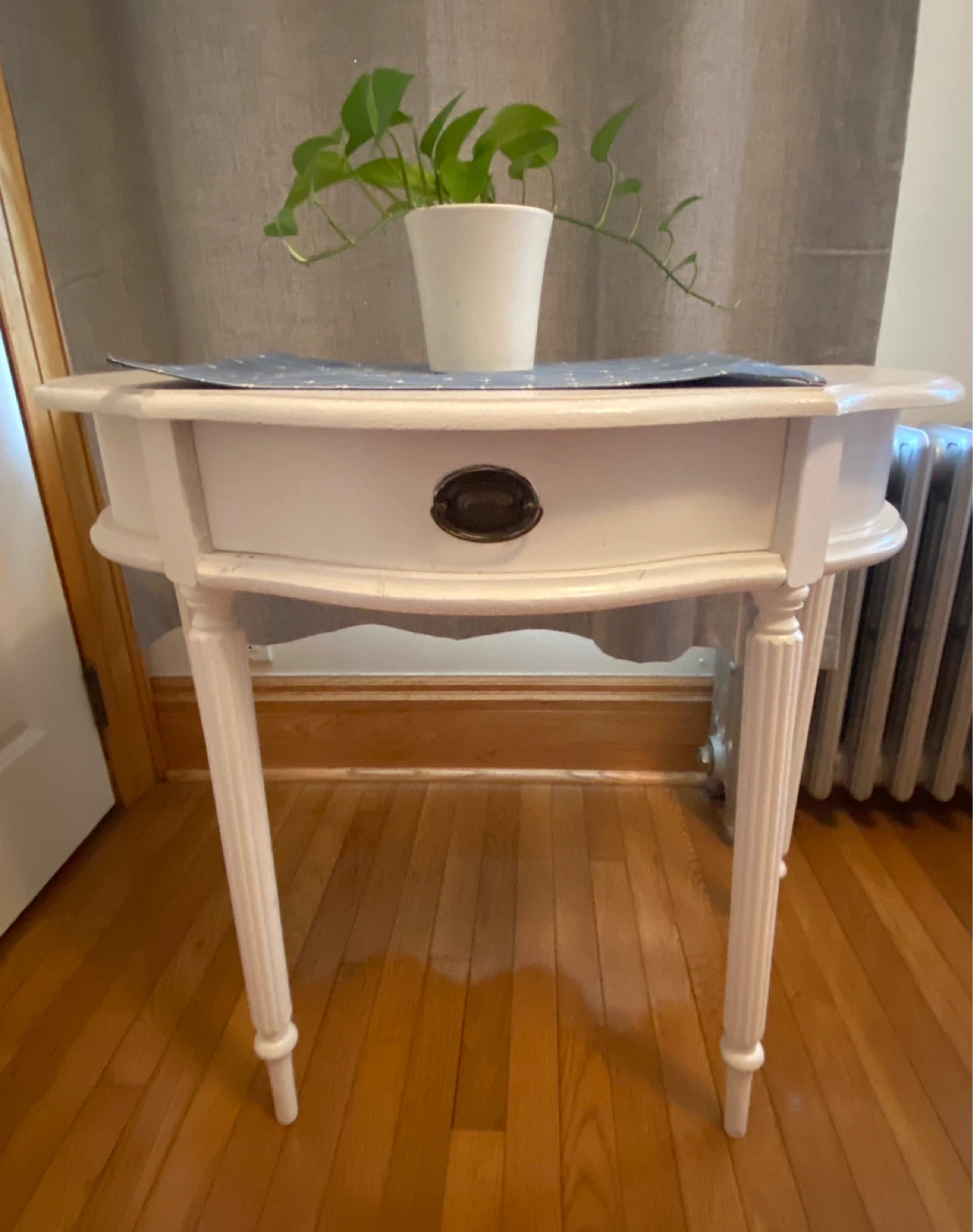 cute white table