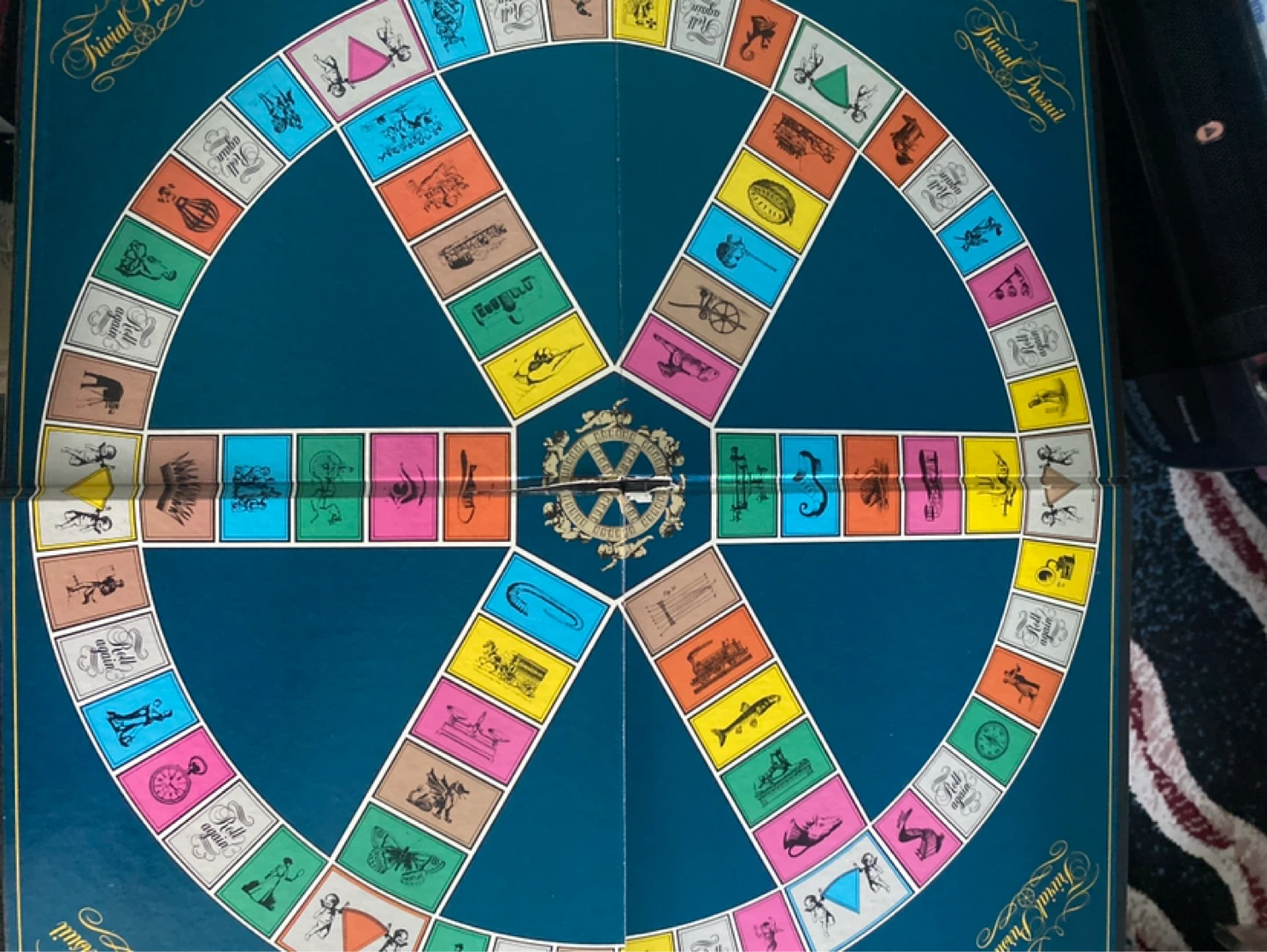Trivial Pursuit ⚽️ Board Game - photo 2