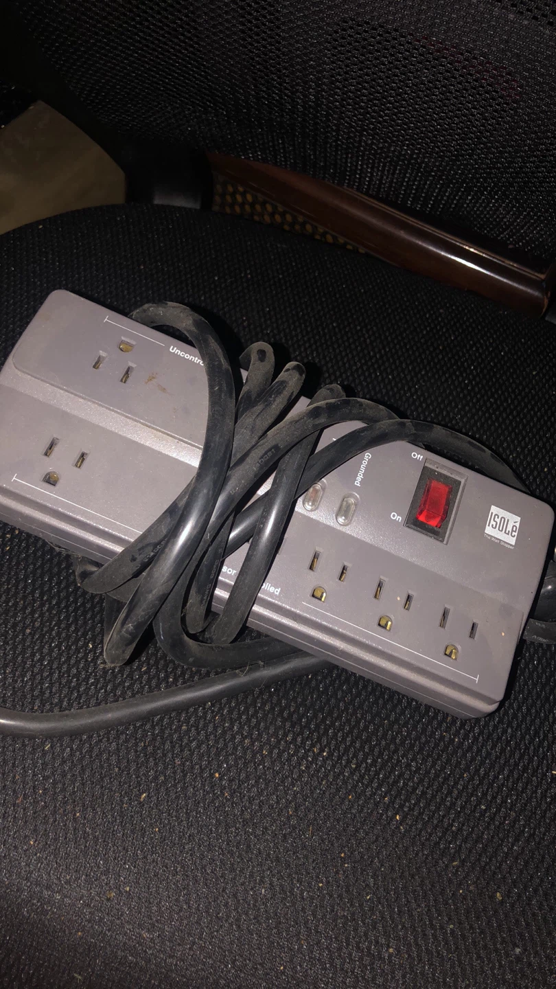 Isolé Surge Protector Power Strip
