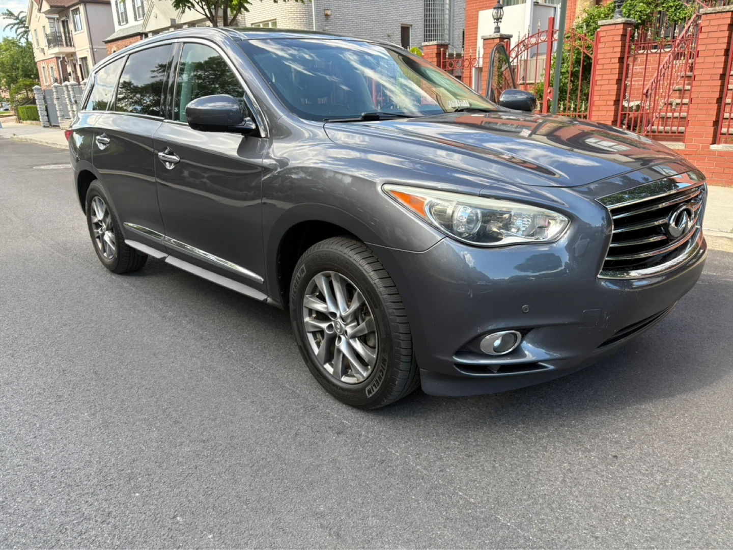 Infiniti SUV with Rear Entertainment