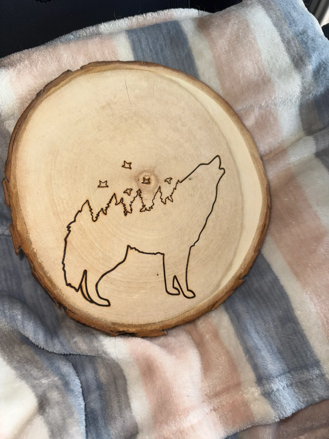 Wood Slice Art - Howling Wolf Design