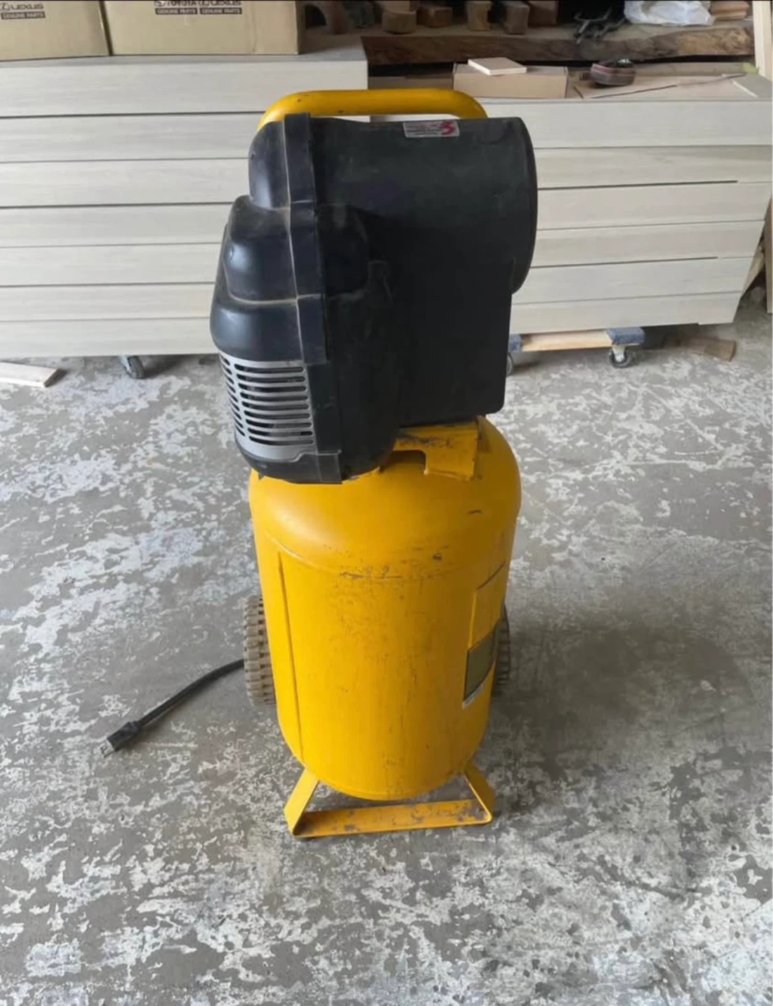 DEWALT 15 Gal Air Compressor - photo 4