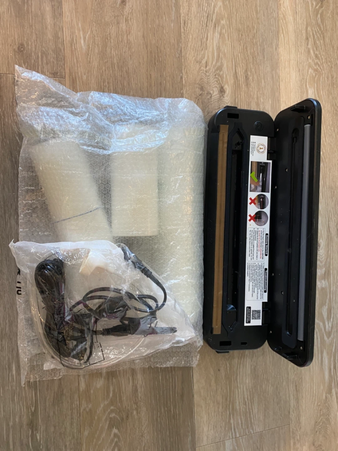 Megawise Vacuum Sealer Machine with Sealing Rolls