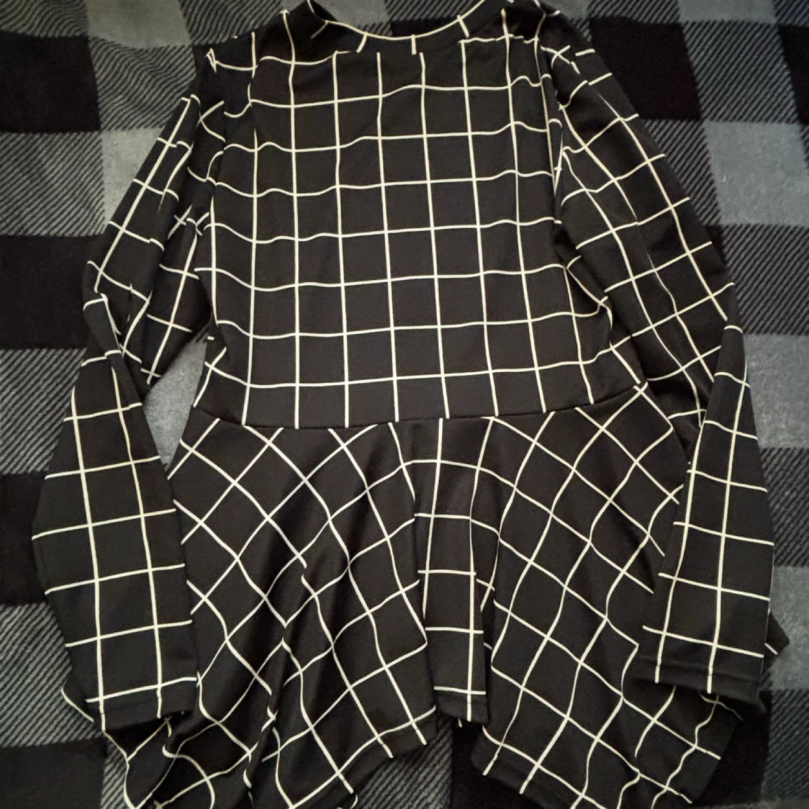 Black & White Grid Print Top & Pants Set - *Size Women XL* - photo 2