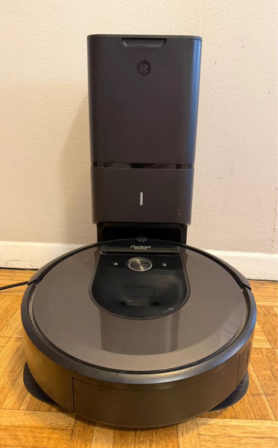 Roomba i7 Robot Vacuum + 4 disposable bags + 1 sweeping brush⚽️
