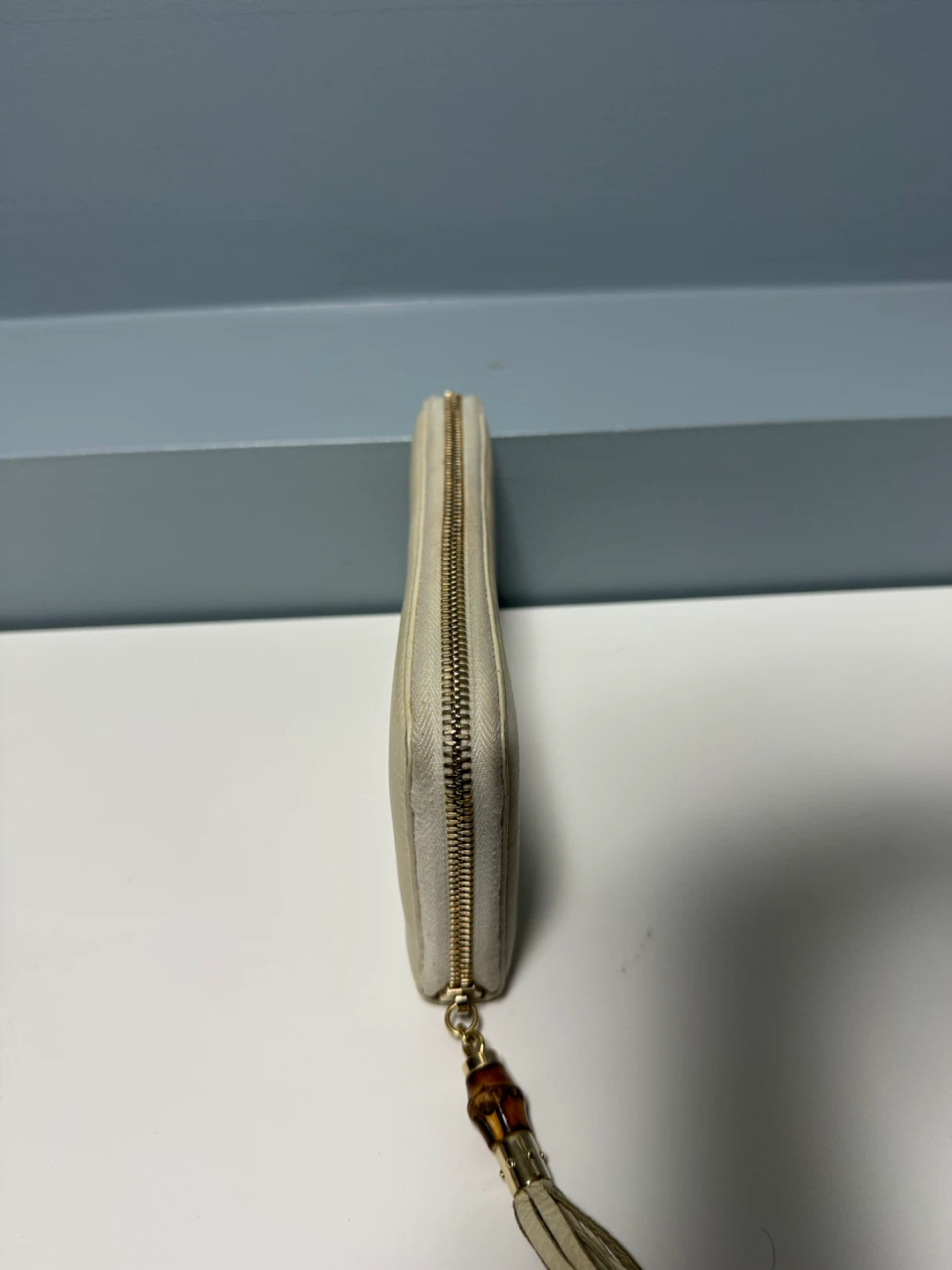 Gucci Beige Leather Zip Around Wallet Authentic - photo 3