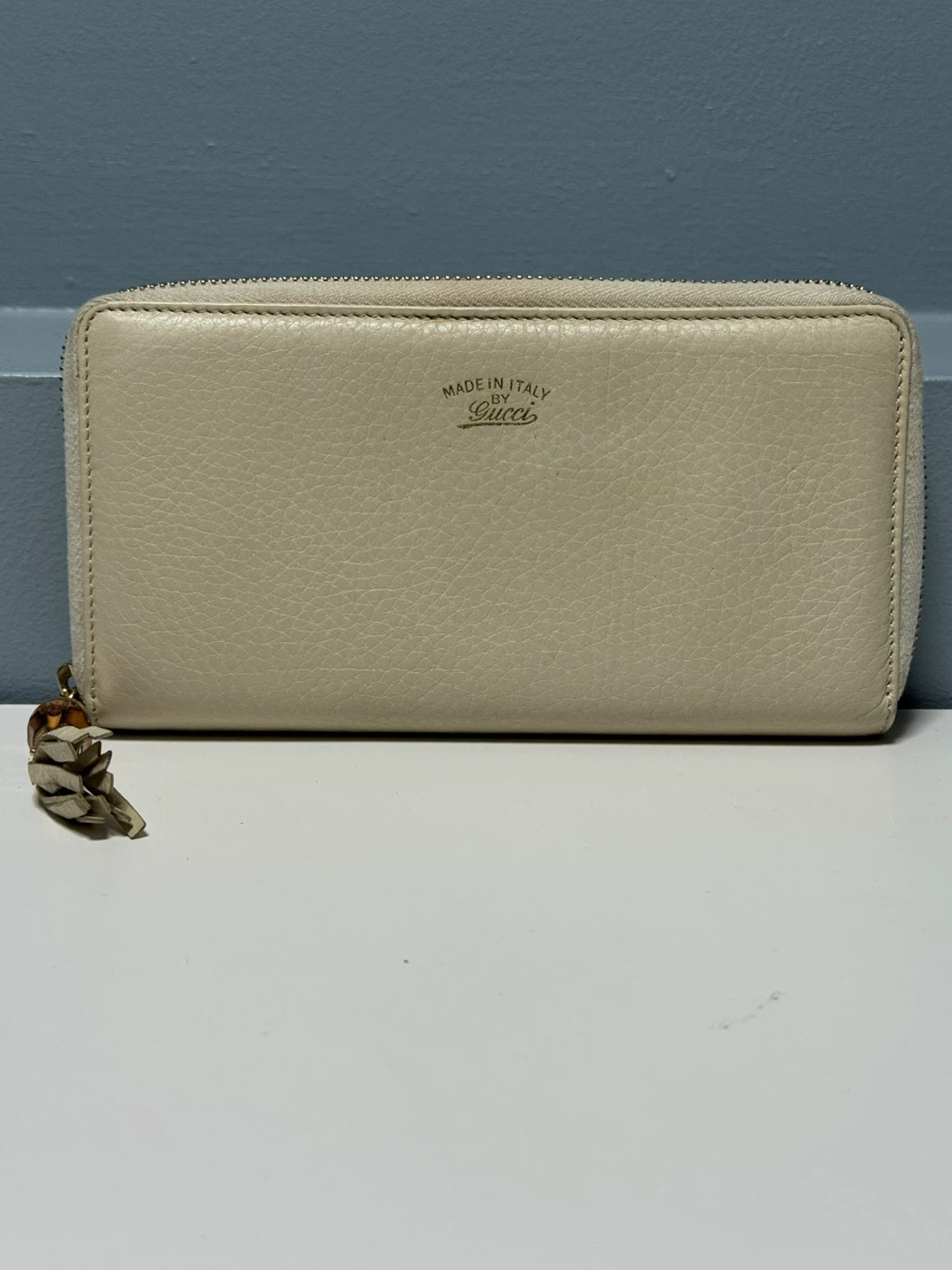 Gucci Beige Leather Zip Around Wallet Authentic
