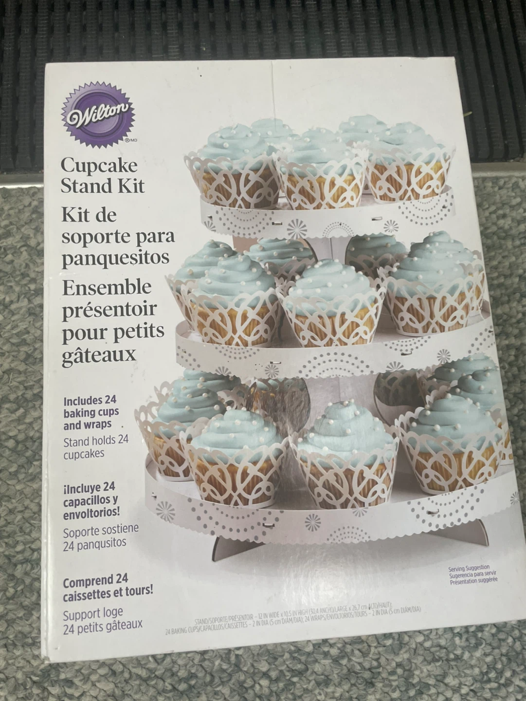 Wilton Cupcake Stand Kit with 24 Baking Cups and Wraps ⚽