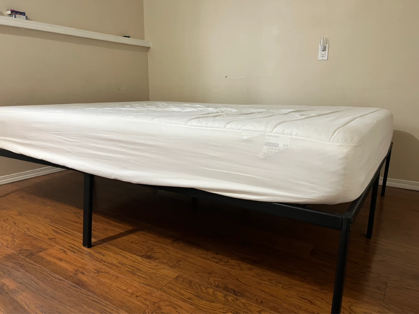 White Mattress with Metal Bed Frame - photo 2