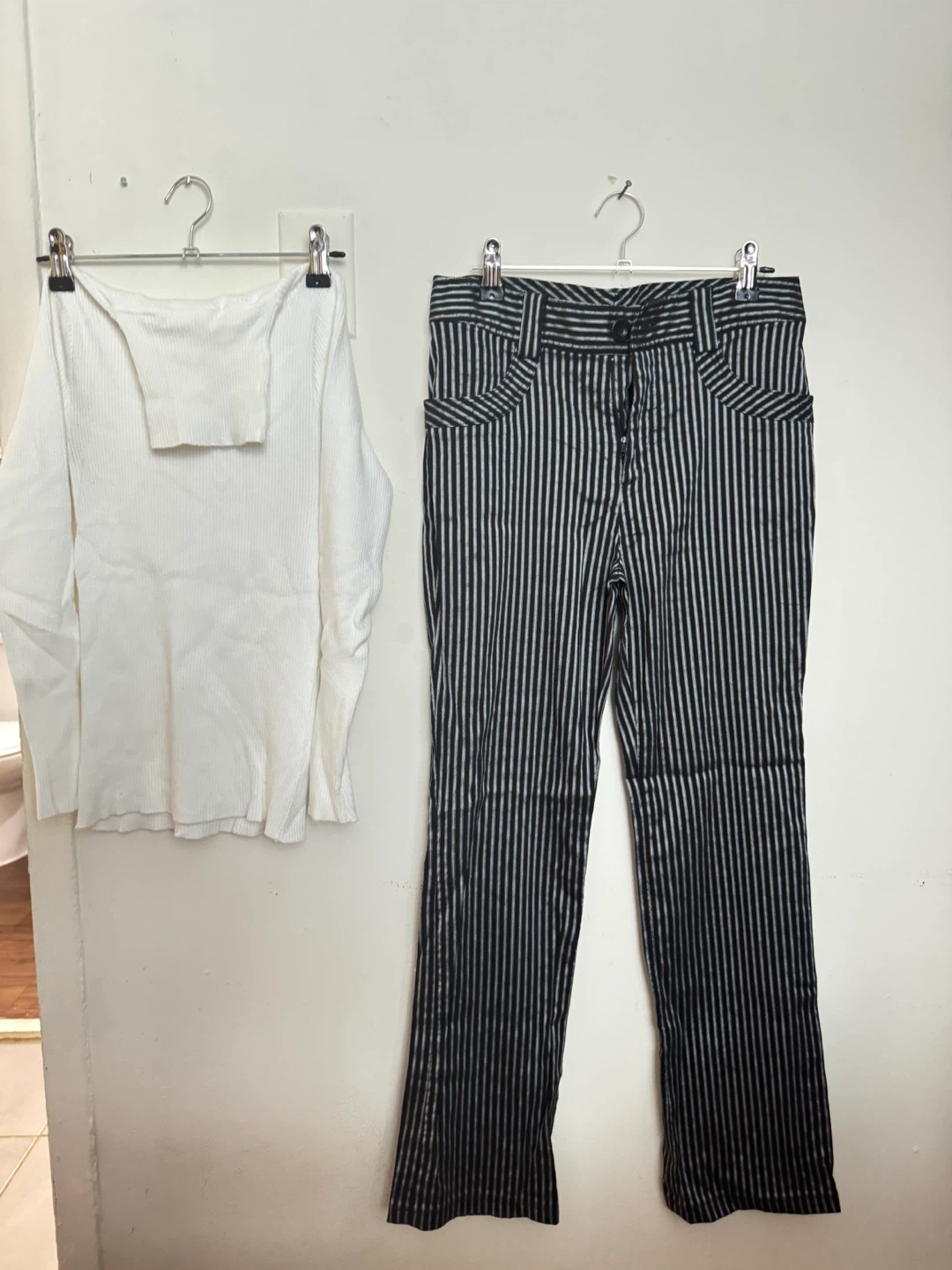 2 Tops and striped pants set - photo 2